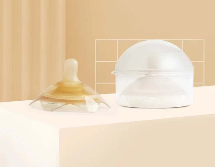Silicone nipple shield BPA/BPS-free in soft silicone with protective case, ideal for new mothers during breastfeeding support.