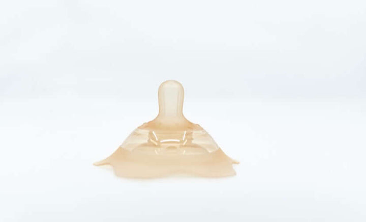 Silicone nipple shield BPA/BPS free, offers comfort and support for breastfeeding mothers, ultra-soft material.