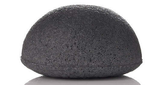 Konjaku & charcoal exfoliating sponge for mindful skincare, made from natural plant fiber and Binchotan charcoal.
