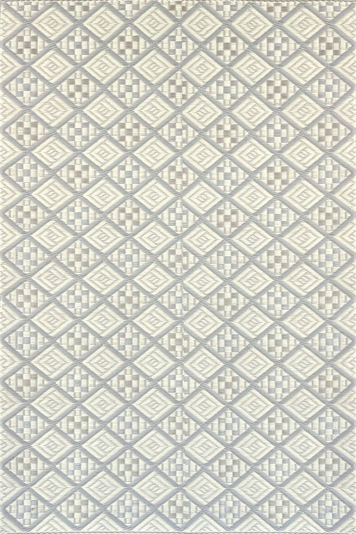 Scottish patterned outdoor rug in silver and cream made from recycled plastic materials