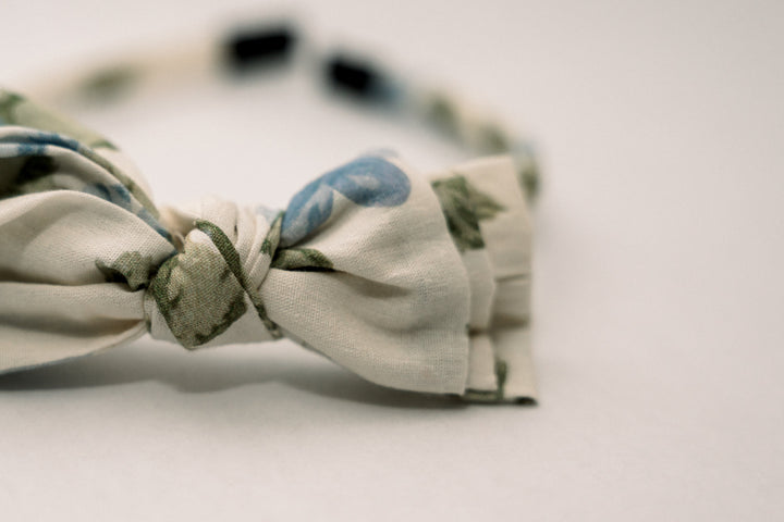 Three Little Bows Headband- Fleurs bleues