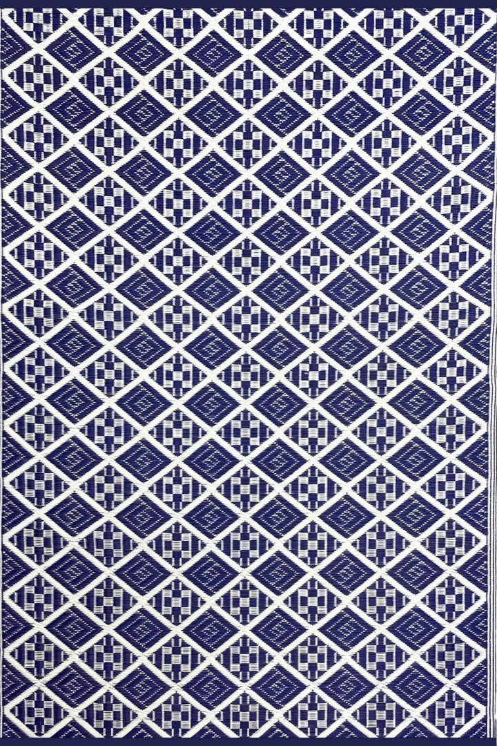 Blue and white Scottish pattern outdoor indoor rug made from recycled plastic on wooden deck