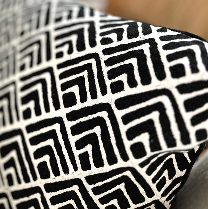 Geo Flowers Black Sadza Pillow