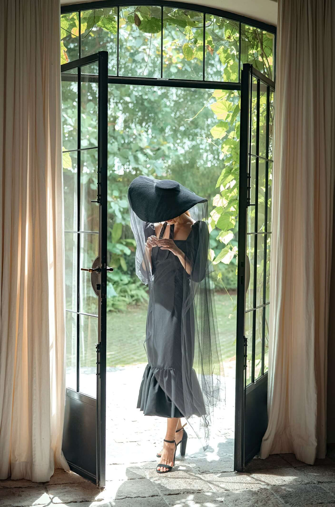 Lola Wide Brim Jute Straw Hat - Black