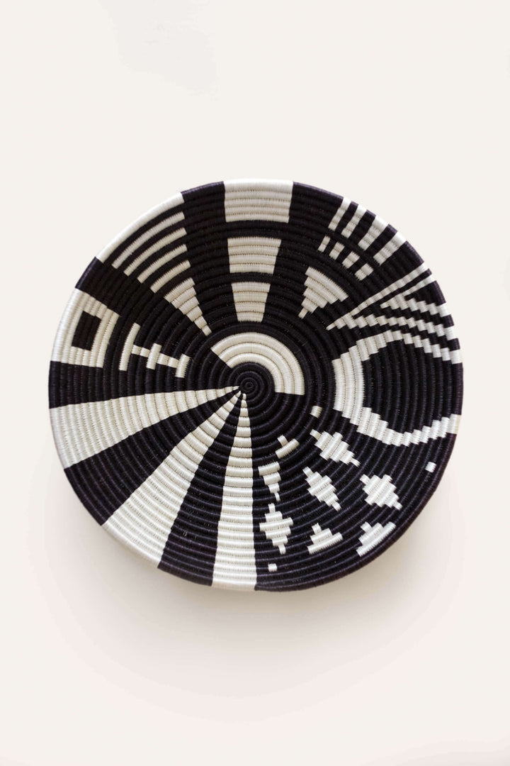 Geo Plateau | Black and White