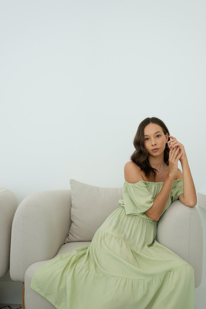 Regina Off-the-shoulder Midi Dress in Pistachio