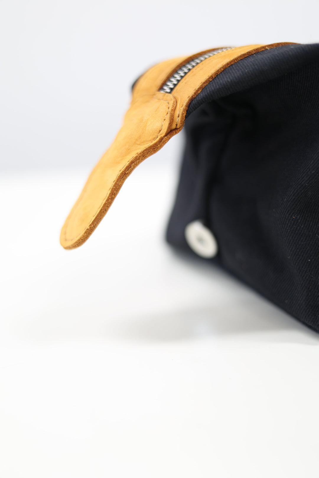 Imani Toiletry | Noir