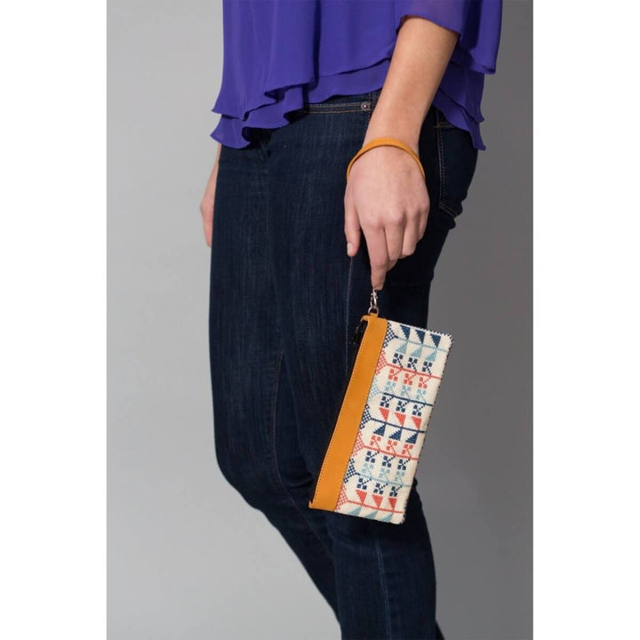 The Flowers Clutch - Camel
