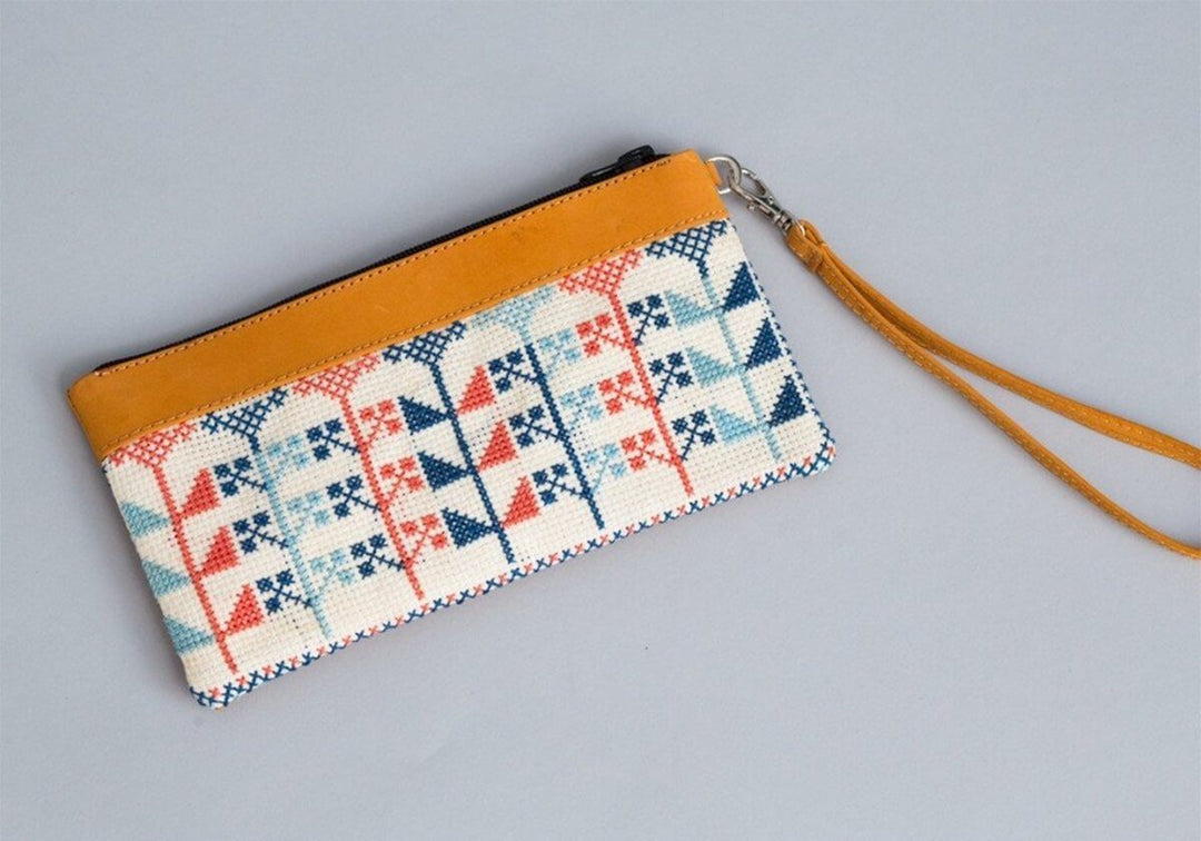 The Flowers Clutch - Camel
