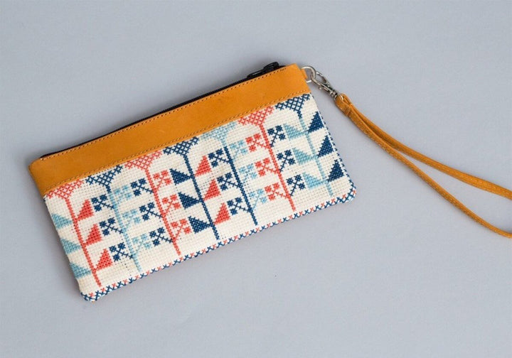 The Flowers Clutch - Camel