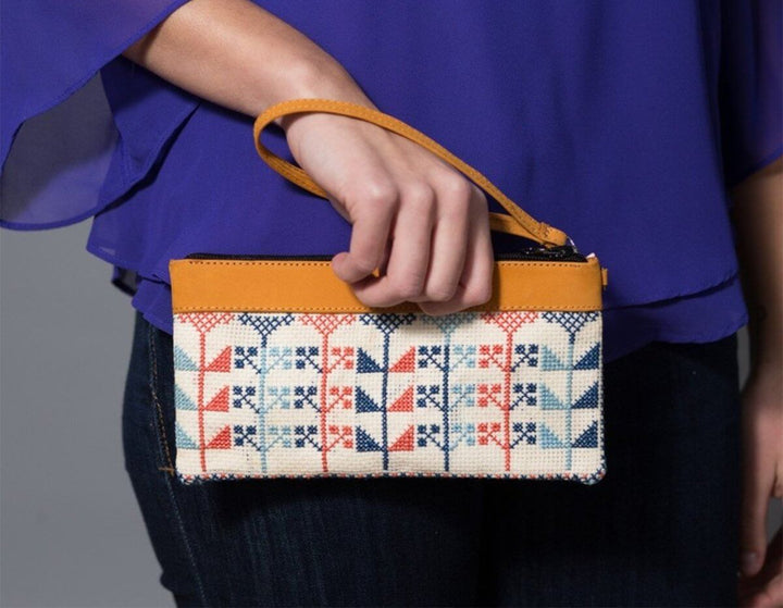 The Flowers Clutch - Camel